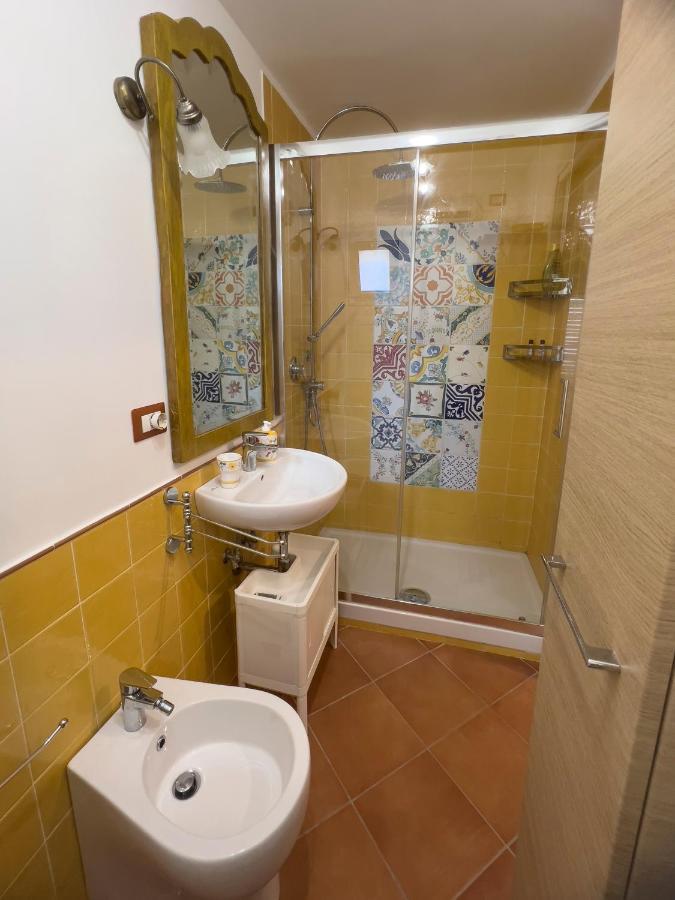 Giallo Napoli Εξωτερικό φωτογραφία