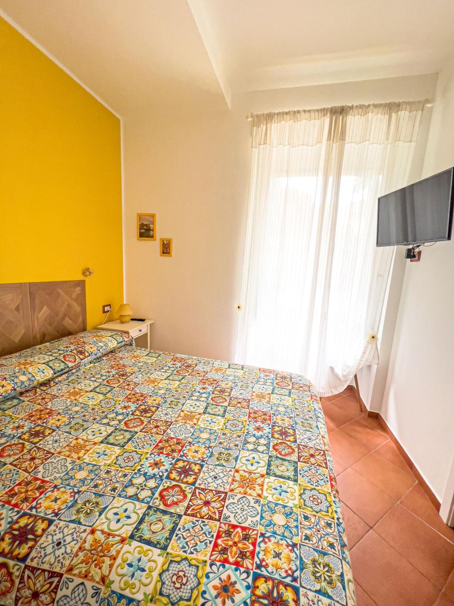 Giallo Napoli Εξωτερικό φωτογραφία