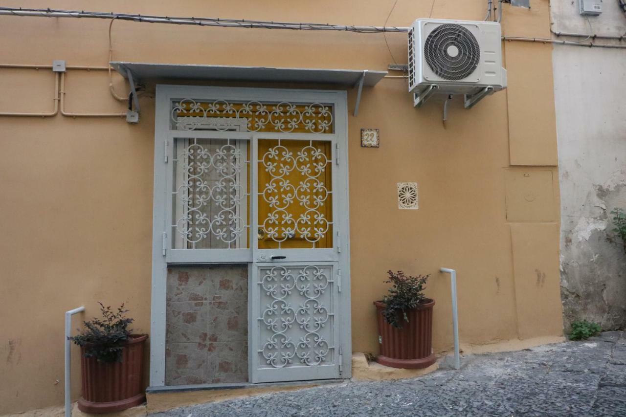 Giallo Napoli Εξωτερικό φωτογραφία